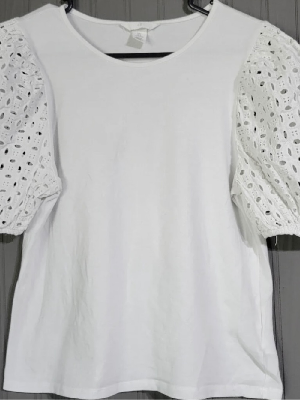 H&M White Short Puffed Sleeve Eyelet Fabric Women's Round Neck L EUC